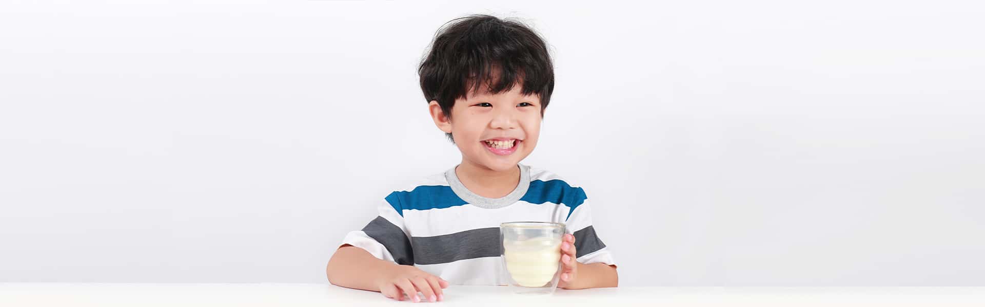 Kapan Waktu yang Tepat Si Kecil Minum Susu?