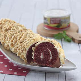 Red Velvet Gulung Almond Crumble
