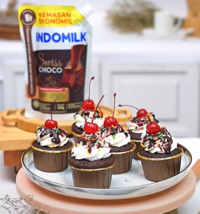 Hot Fudge Sundae Cupcakes